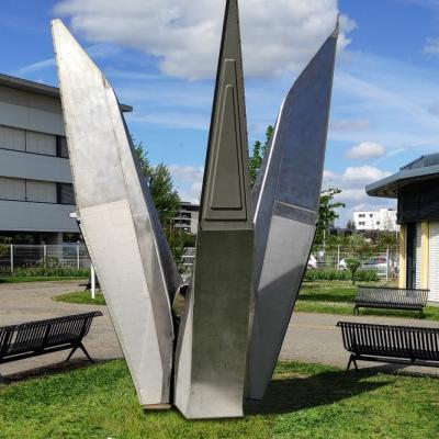 Sculpture Lycée Saint Exupéry de Blagnac (31) / recyclage pièces d'avions